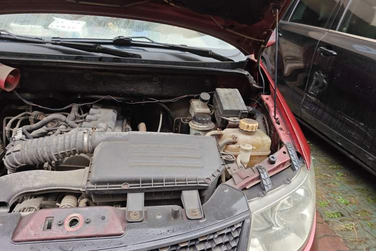 Used Wuling Hongguang 2010 1.4L Comfort Version Engine Bay Left