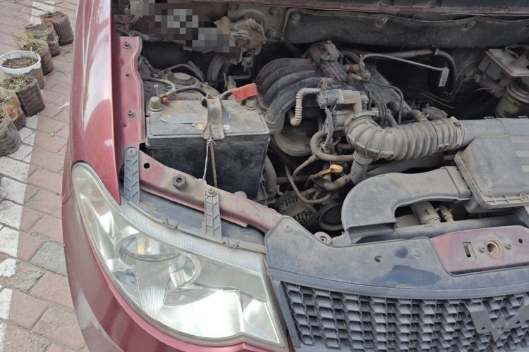 Used Wuling Hongguang 2010 1.2L Practical Version China IV Engine Bay Right