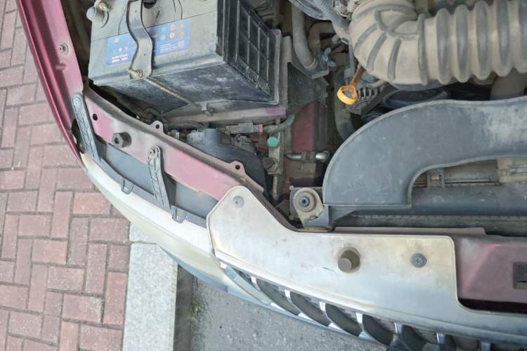 Used Wuling Hongguang 2010 1.2L Base Version China IV Standard Engine Bay Right