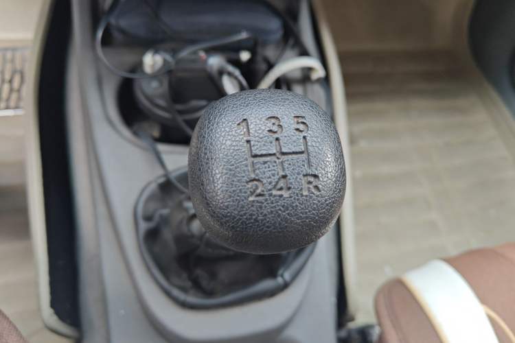Used Wuling Hongguang 2010 1.2L Base Version China IV Standard Gear Lever