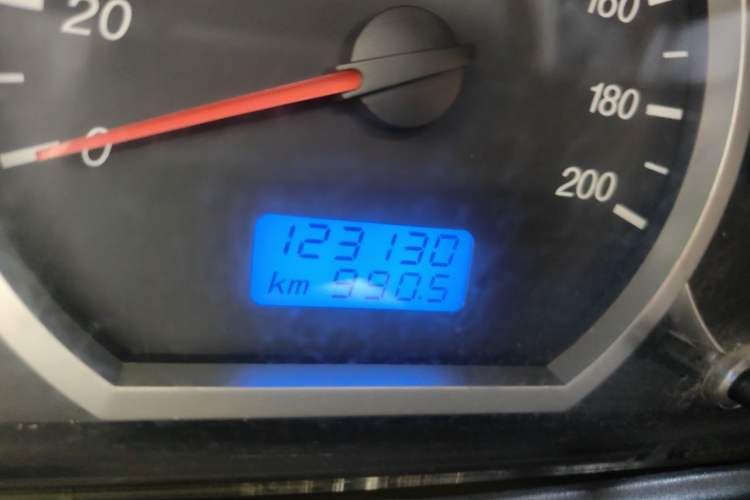Used Wuling Hongguang 2010 1.4L Comfort Version Odometer Close Up