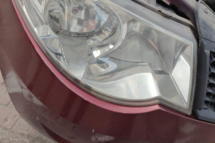 Used Wuling Hongguang 2010 1.2L Practical Version China IV Right Front Headlight