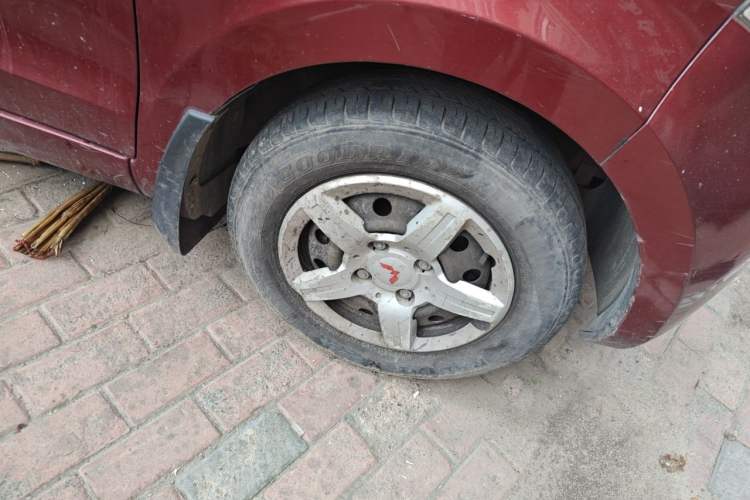 Used Wuling Hongguang 2010 1.2L Practical Version China IV Right Front Wheel Hub