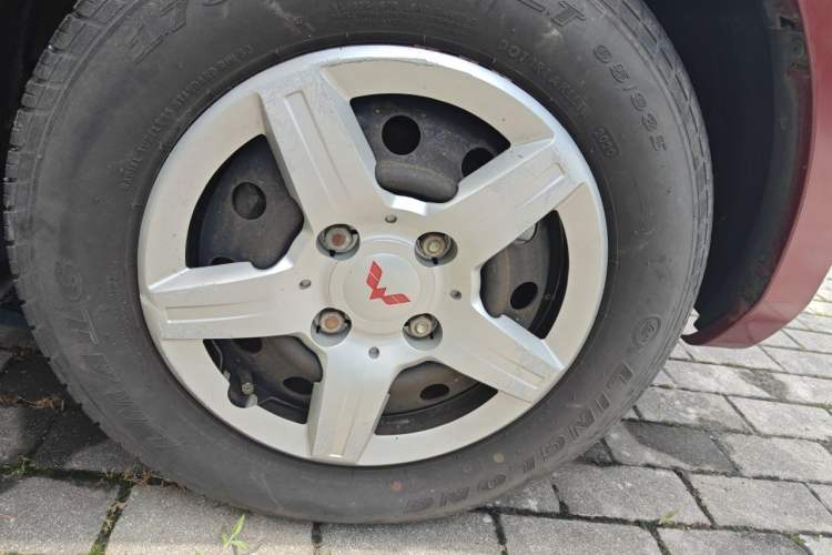Used Wuling Hongguang 2010 1.2L Base Version China IV Standard Right Front Wheel Hub