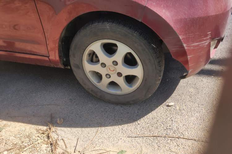 Used Wuling Hongguang 2010 1.4L Standard Version Right Front Wheel Hub