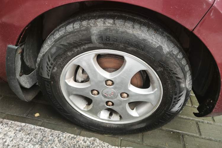 Used Wuling Hongguang 2010 1.4L Luxury Model Right Front Wheel Hub