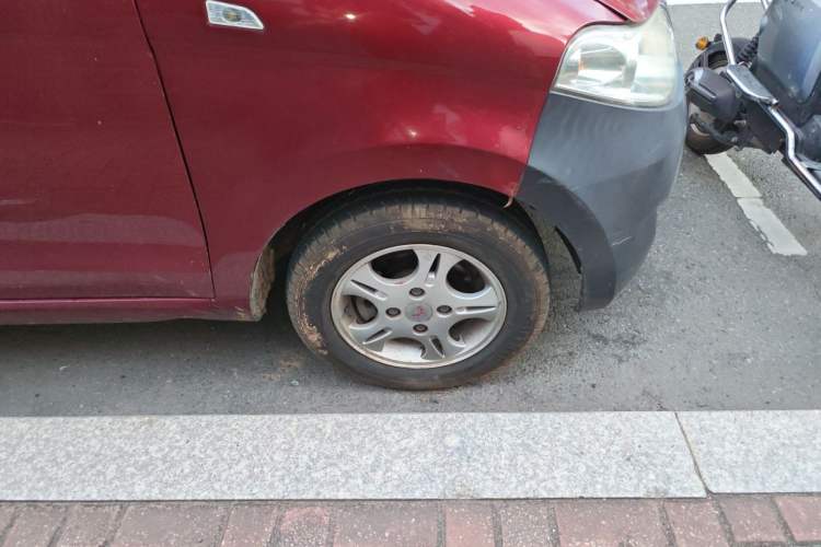 Used Wuling Hongguang 2010 1.2L Base Version China IV Standard Right Front Wheel Hub