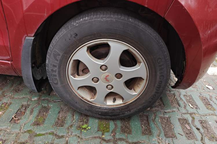 Used Wuling Hongguang 2010 1.4L Comfort Version Right Front Wheel Hub