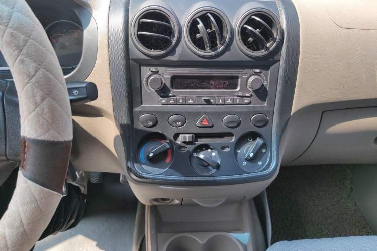 Used Wuling Hongguang 2010 1.2L Standard Version China IV Audio And AC Panel