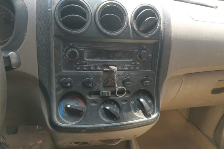 Used Wuling Hongguang 2010 1.2L Standard Version China IV Audio And AC Panel