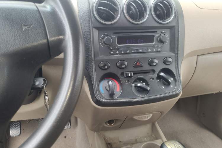 Used Wuling Hongguang 2010 1.4L Practical Version Audio And AC Panel
