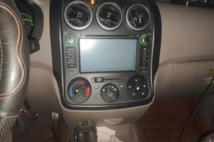 Used Wuling Hongguang 2010 1.2L Standard Version China IV Audio And AC Panel