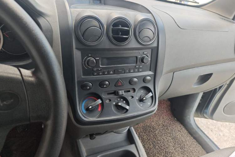 Used Wuling Hongguang 2010 1.2L Base Version China IV Standard Audio And AC Panel