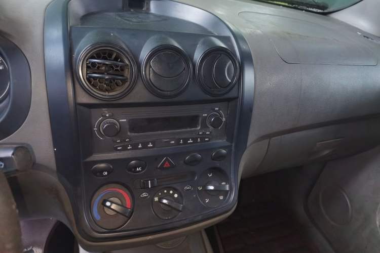 Used Wuling Hongguang 2010 1.2L Base Version China IV Standard Audio And AC Panel