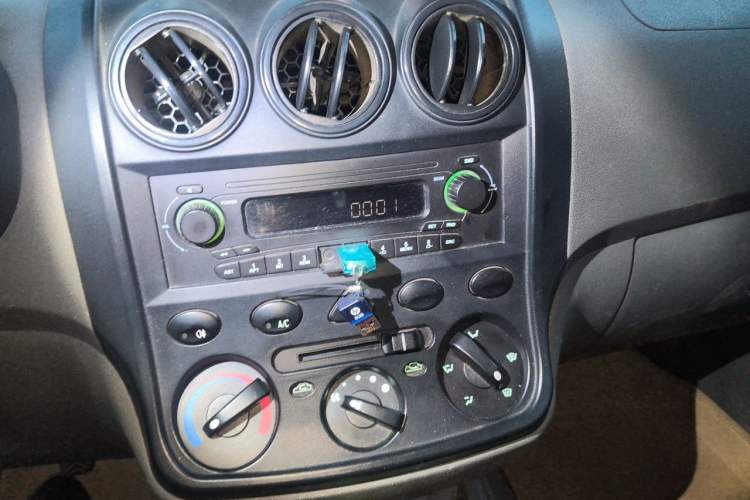 Used Wuling Hongguang 2010 1.2L Base Version China IV Standard Audio And AC Panel