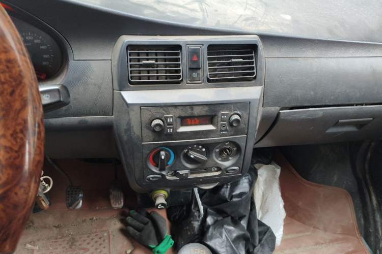 Used Wuling Hongguang 2010 1.2L Base Version China IV Standard Audio And AC Panel