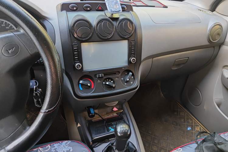 Used Wuling Hongguang 2010 1.2L Base Version China IV Standard Audio And AC Panel