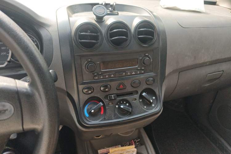 Used Wuling Hongguang 2010 1.2L Base Version China IV Standard Audio And AC Panel
