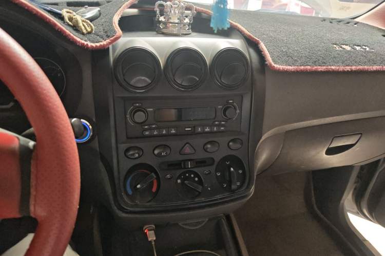 Used Wuling Hongguang 2010 1.2L Base Version China IV Standard Audio And AC Panel
