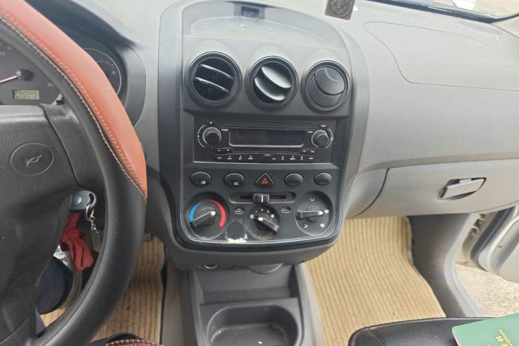 Used Wuling Hongguang 2010 1.2L Base Version China IV Standard Audio And AC Panel