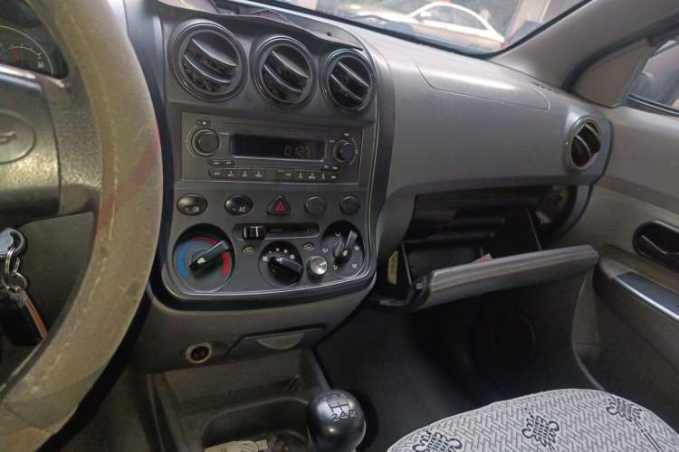 Used Wuling Hongguang 2010 1.4L Practical Version Audio And AC Panel