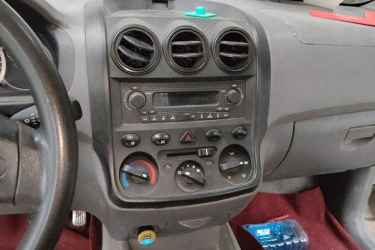 Used Wuling Hongguang 2010 1.2L Base Version China IV Standard Audio And AC Panel