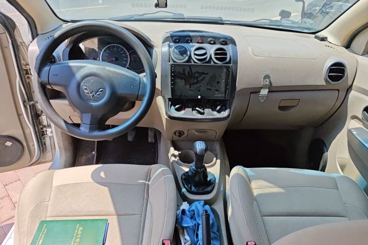 Used Wuling Hongguang 2010 1.2L Comfort Edition China IV Center Console