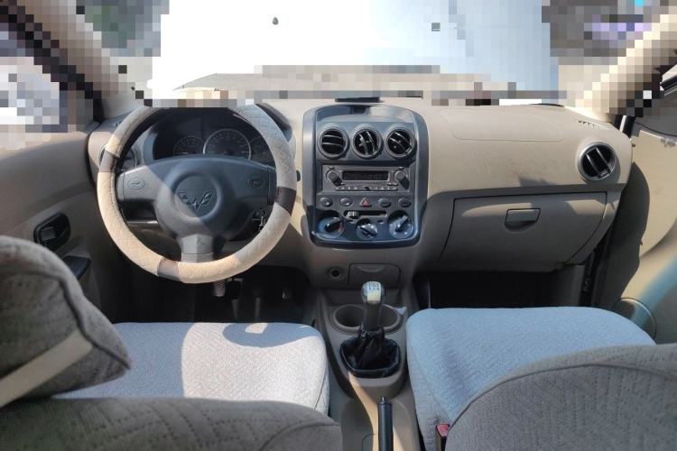 Used Wuling Hongguang 2010 1.2L Standard Version China IV Center Console