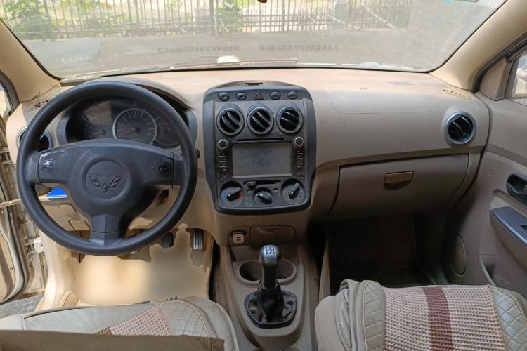 Used Wuling Hongguang 2010 1.2L Standard Version China IV Center Console