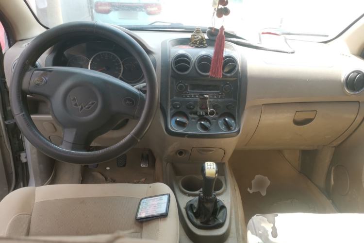 Used Wuling Hongguang 2010 1.2L Standard Version China IV Center Console