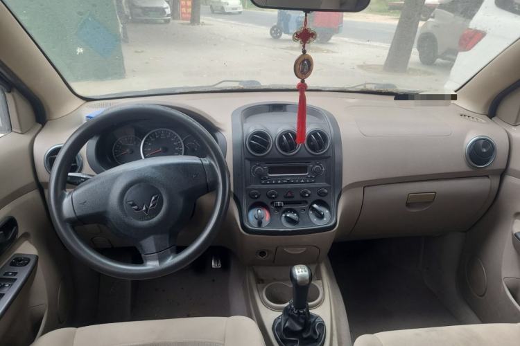 Used Wuling Hongguang 2010 1.4L Practical Version Center Console