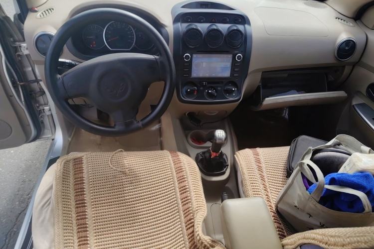 Used Wuling Hongguang 2010 1.2L Standard Version China IV Center Console
