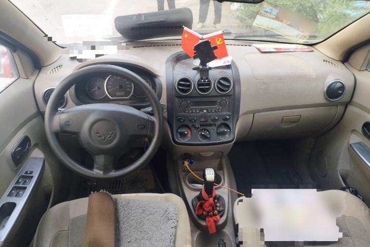 Used Wuling Hongguang 2010 1.2L Practical Version China IV Center Console