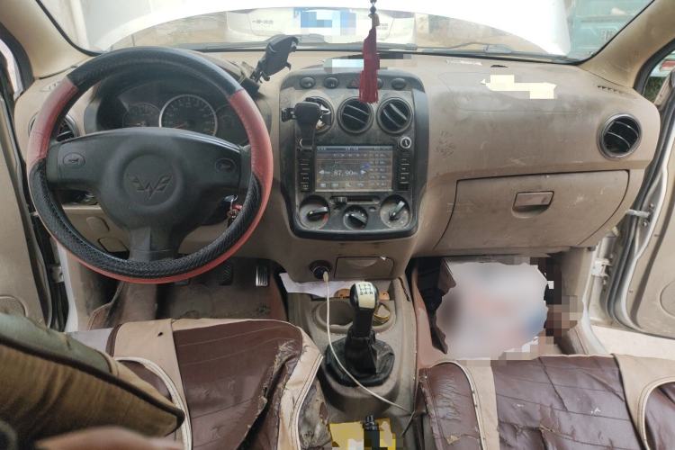 Used Wuling Hongguang 2010 1.2L Standard Version China IV Center Console