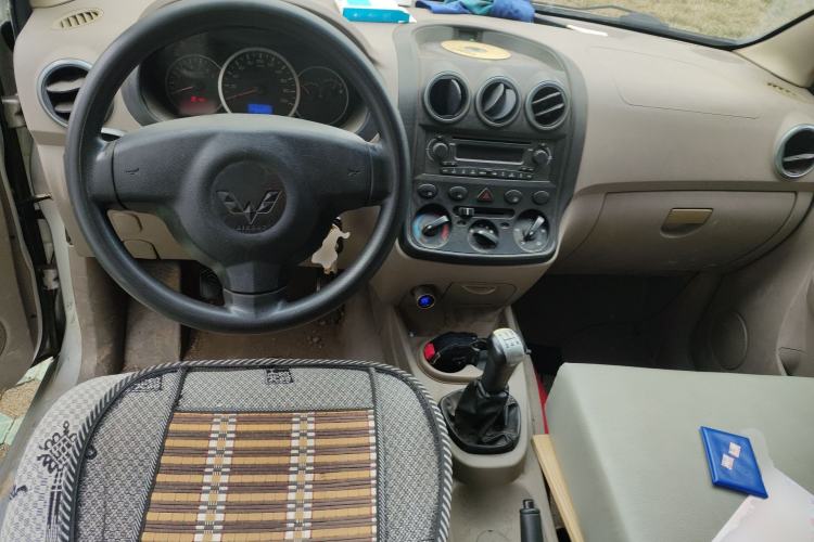 Used Wuling Hongguang 2010 1.2L Comfort Edition China IV Center Console