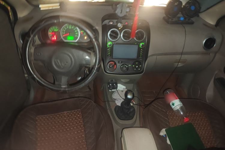 Used Wuling Hongguang 2010 1.2L Standard Version China IV Center Console