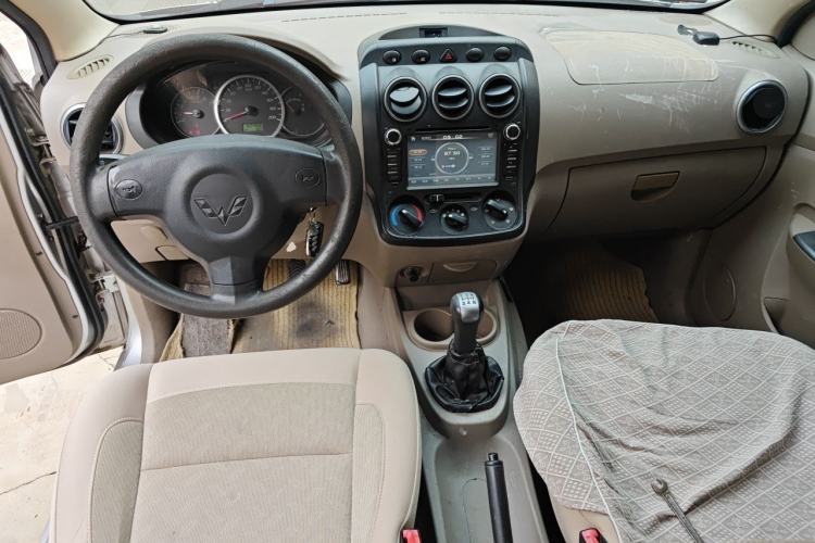 Used Wuling Hongguang 2010 1.2L Base Version China IV Standard Center Console