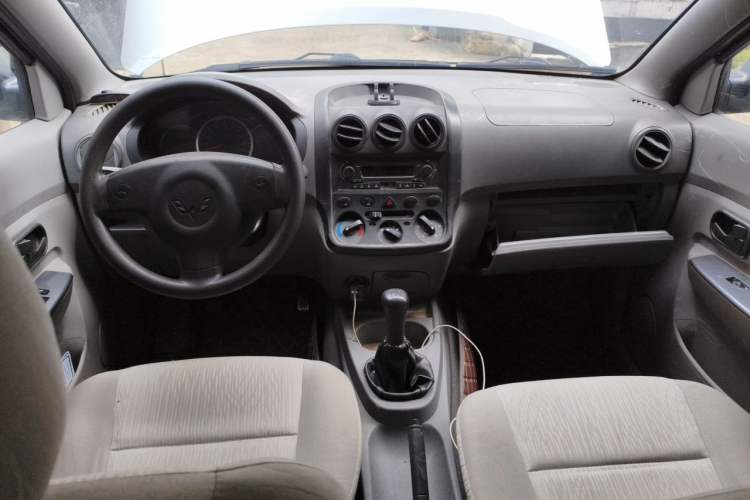Used Wuling Hongguang 2010 1.4L Base Version Center Console