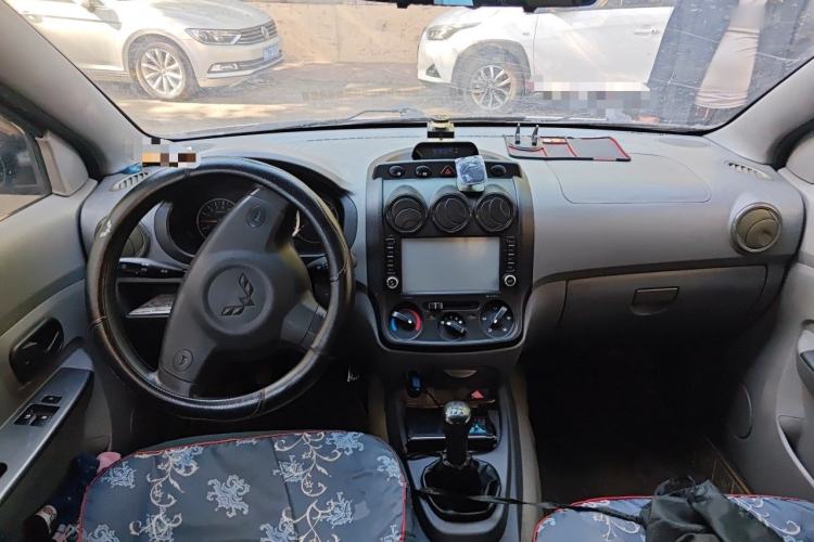 Used Wuling Hongguang 2010 1.2L Base Version China IV Standard Center Console