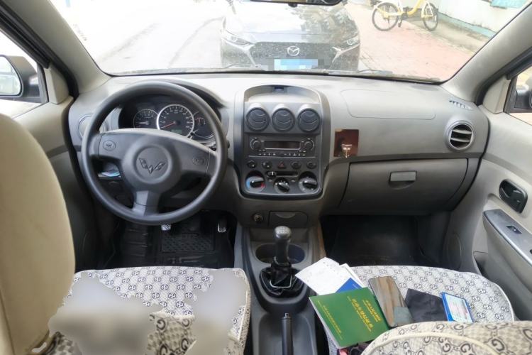Used Wuling Hongguang 2010 1.2L Base Version China IV Standard Center Console