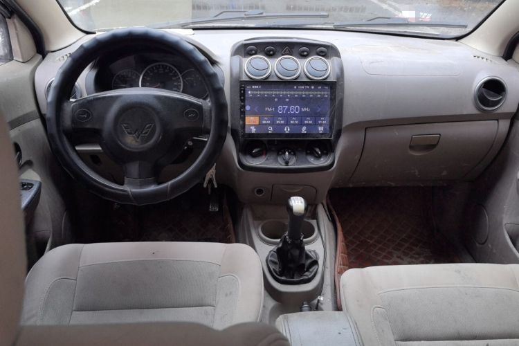 Used Wuling Hongguang 2010 1.2L Comfort Edition China IV Center Console