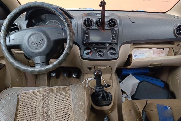 Used Wuling Hongguang 2010 1.4L Luxury Model Center Console