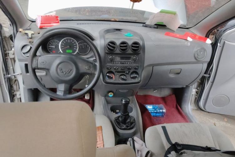 Used Wuling Hongguang 2010 1.2L Base Version China IV Standard Center Console