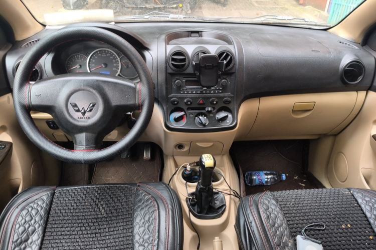 Used Wuling Hongguang 2010 1.4L Luxury Model Center Console