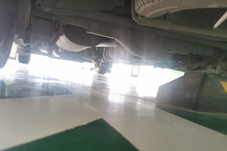 Used Wuling Hongguang 2010 1.4L Standard Version Chassis Rear Left