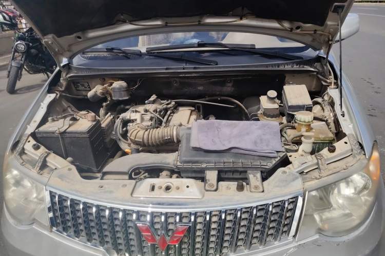 Used Wuling Hongguang 2010 1.2L Standard Version China IV Engine Bay