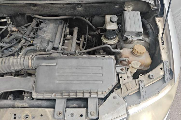 Used Wuling Hongguang 2010 1.4L Comfort Version Engine Bay Left