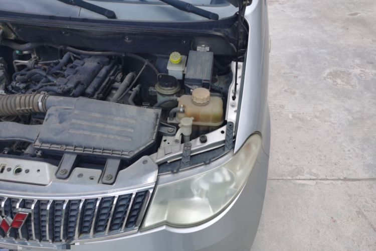 Used Wuling Hongguang 2010 1.4L Comfort Version Engine Bay Left