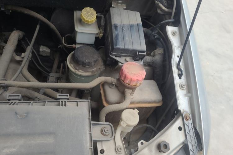 Used Wuling Hongguang 2010 1.4L Practical Version Engine Bay Left