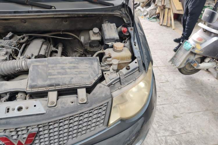 Used Wuling Hongguang 2010 1.2L Practical Version China IV Engine Bay Left